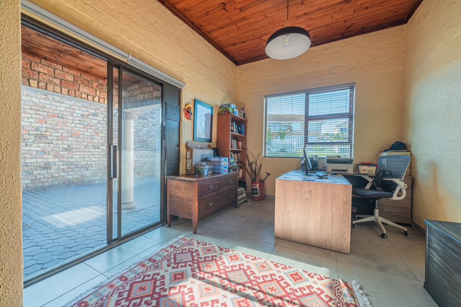 3 Bedroom Property for Sale in Fraaiuitsig Western Cape